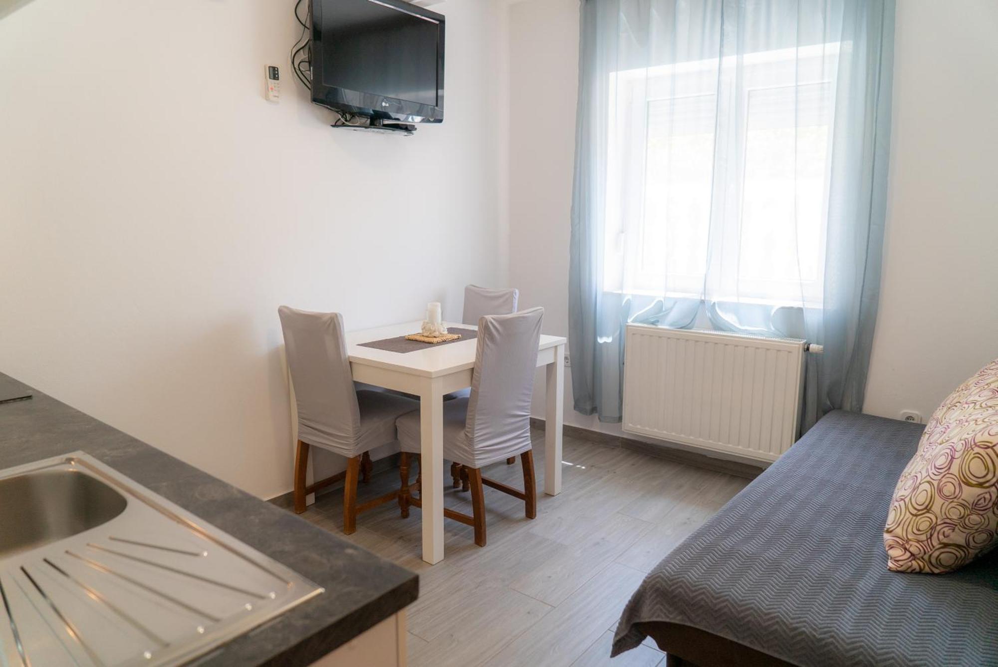 טיסנו Apartments Zubcic מראה חיצוני תמונה