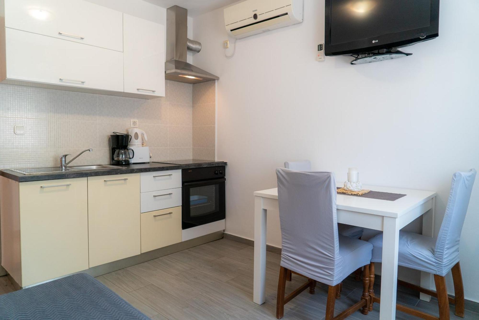 טיסנו Apartments Zubcic מראה חיצוני תמונה